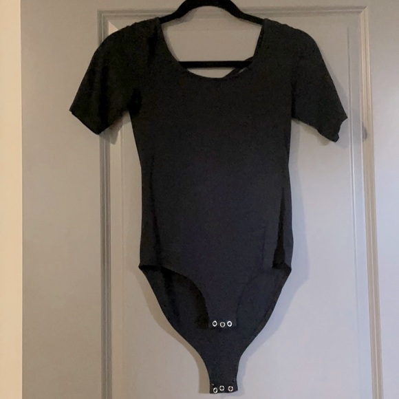 Black criss cross back bodysuit - Picture 1 of 2